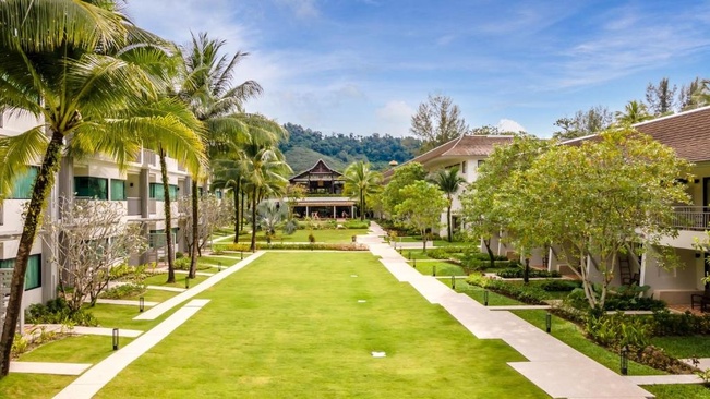 Outrigger Khao Lak Beach Resort (Ex. Manathai Khao Lak)