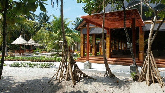 Furaveri Island Resort & Spa