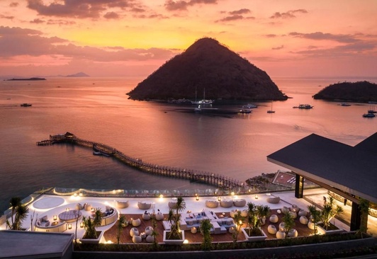 Ayana Komodo Resort, Waecicu Beach
