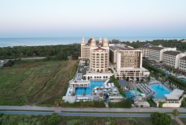 J'Adore Deluxe Hotel & Spa