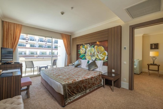 Crystal De Luxe Resort & Spa