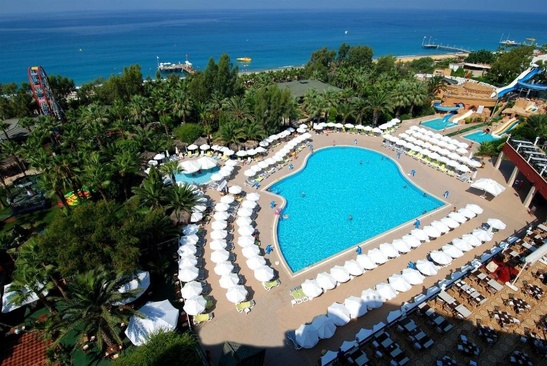 Delphine Deluxe Resort