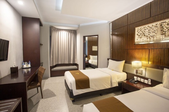 Famous Hotel Kuta