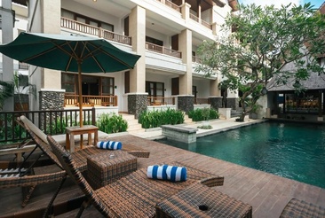 Fourteen Roses Beach Hotel