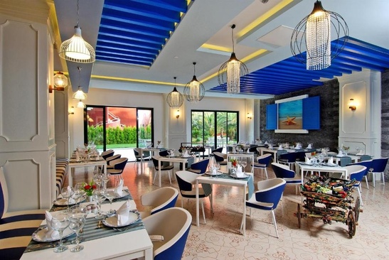 Delphine Deluxe Resort