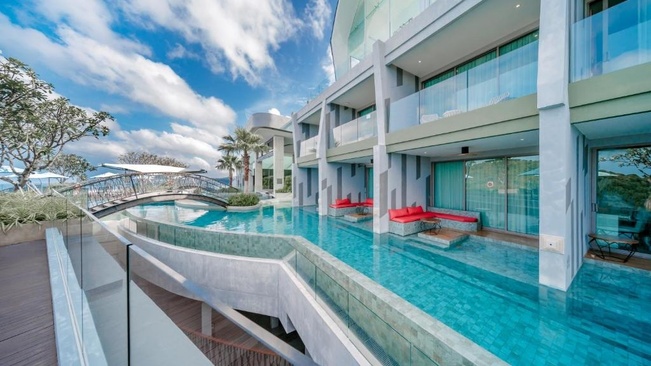Crest Resort & Pool Villas